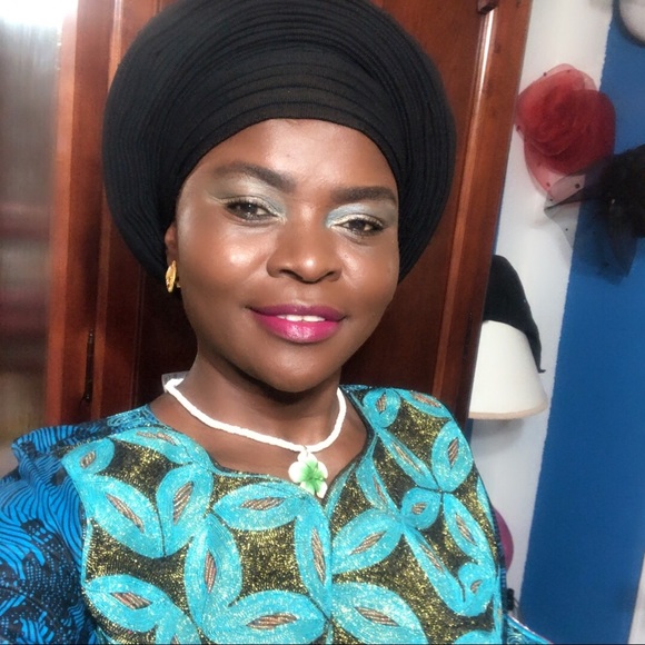 Meet your Posher, Nina - Picture 2 of 8